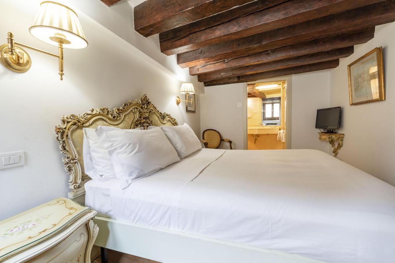 Gondola Luxury - Campo Santi Filippo E Giacomo By Wonderful Italy Venice Exterior photo