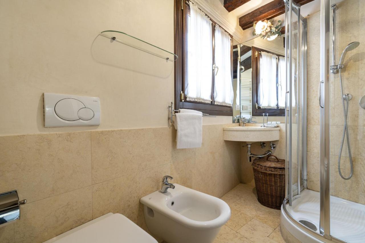 Gondola Luxury - Campo Santi Filippo E Giacomo By Wonderful Italy Venice Exterior photo