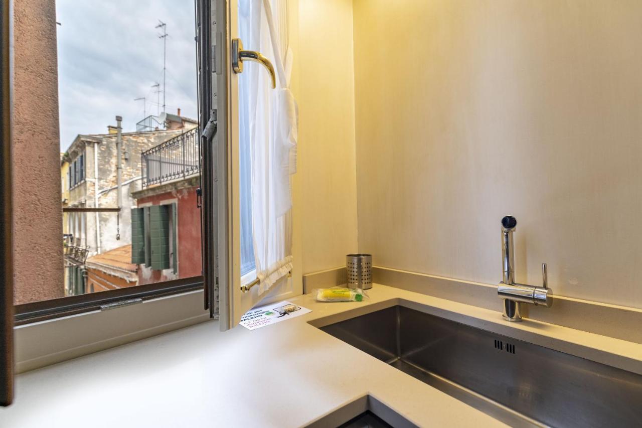 Gondola Luxury - Campo Santi Filippo E Giacomo By Wonderful Italy Venice Exterior photo